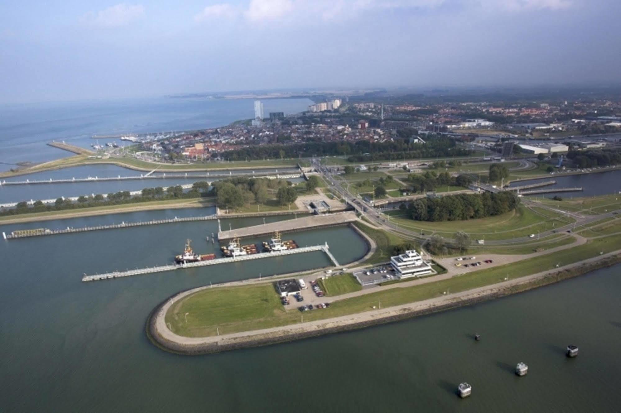 Hotel De Blaauwe Leeuw Terneuzen Esterno foto
